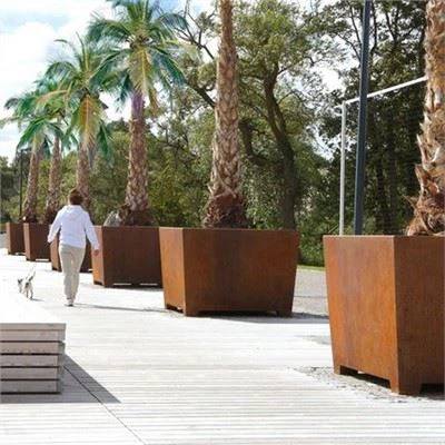 Cwrt Corten Rusty Planter