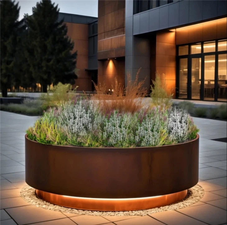 Plannwr corten gyda golau LED