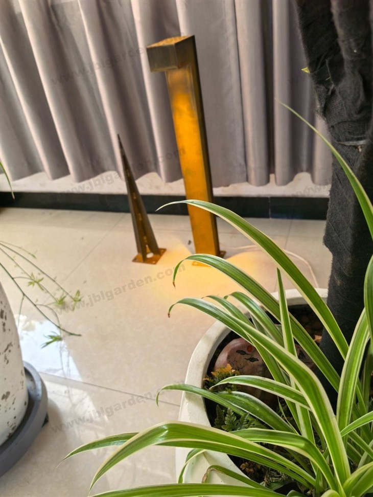 Rust-colored Corten Steel Column Light With Spike suppliers