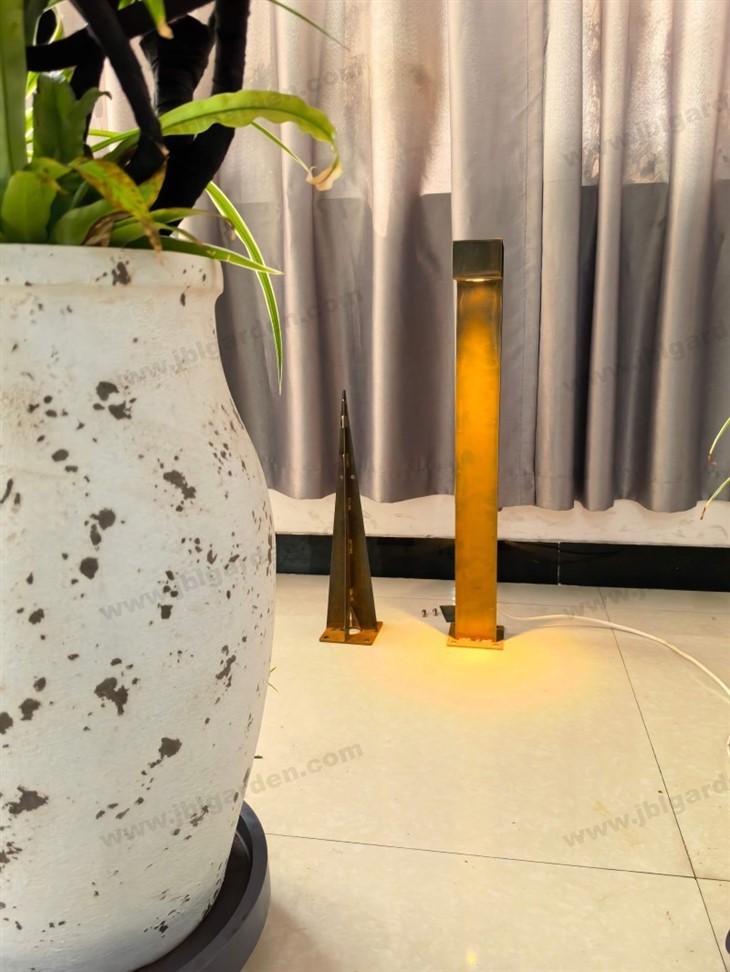 Rust-colored Corten Steel Column Light With Spike factory