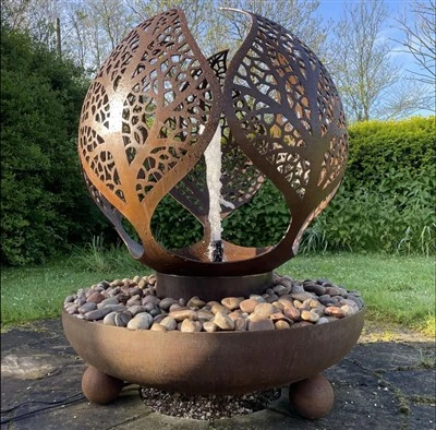 Nodwedd ddŵr corten gyda ffynhonnau