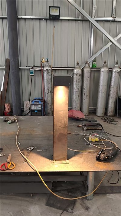 Golau LED gwrth-ddŵr